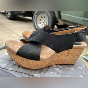 Like New Clarks wedge/Heels-size 8.5